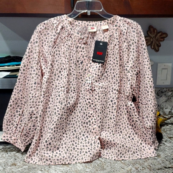 Levi's top size Medium - Picture 1 of 7
